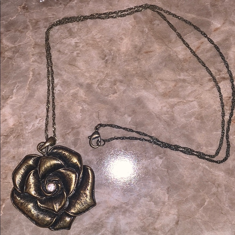 Statement rose necklace